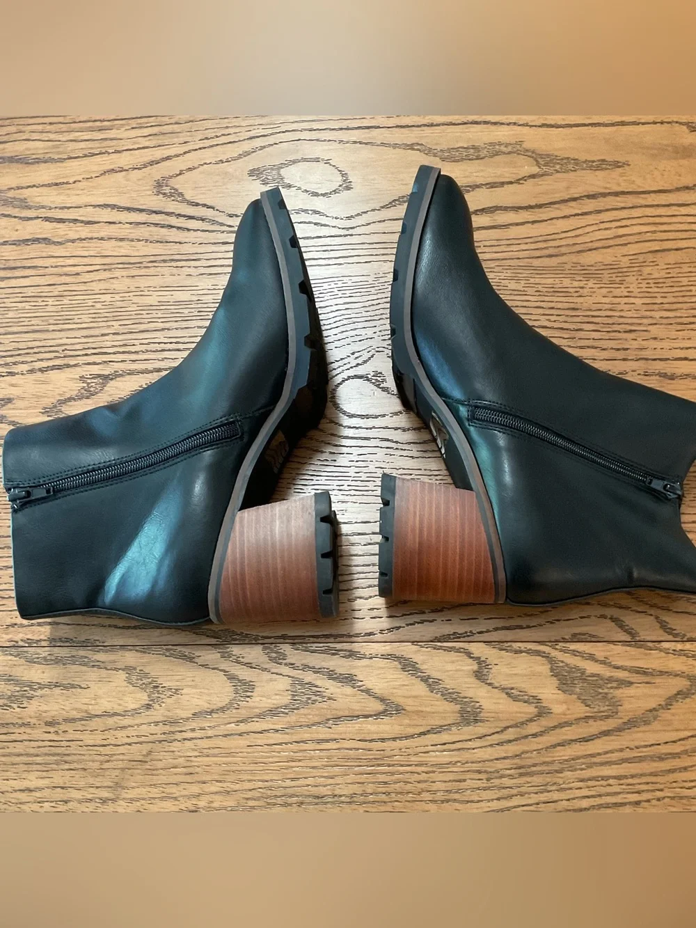 Korks - Black Wooden Heel Lug Sole Ankle Boots Size 10